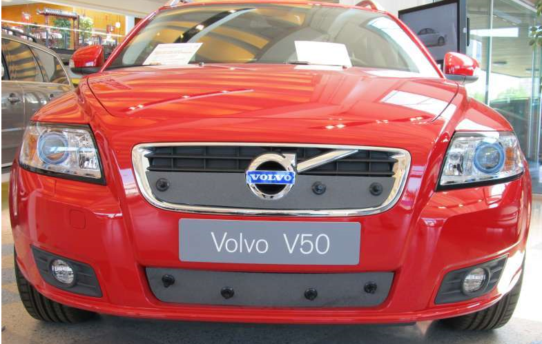 Tammer-Suoja Volvo V50 Vm. 2010-, Osittain Umpinainen Säleikkö 3 Tammer-Suoja Volvo V50 Vm. 2010-, Osittain Umpinainen Säleikkö