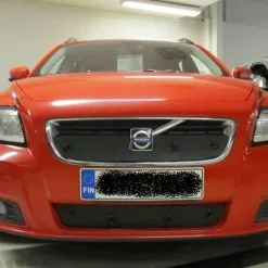 Tammer-Suoja Volvo V50 Vm. 2007-2010 Malleihin Osittain Umpinaisella Jäähdyttäjän Säleiköllä